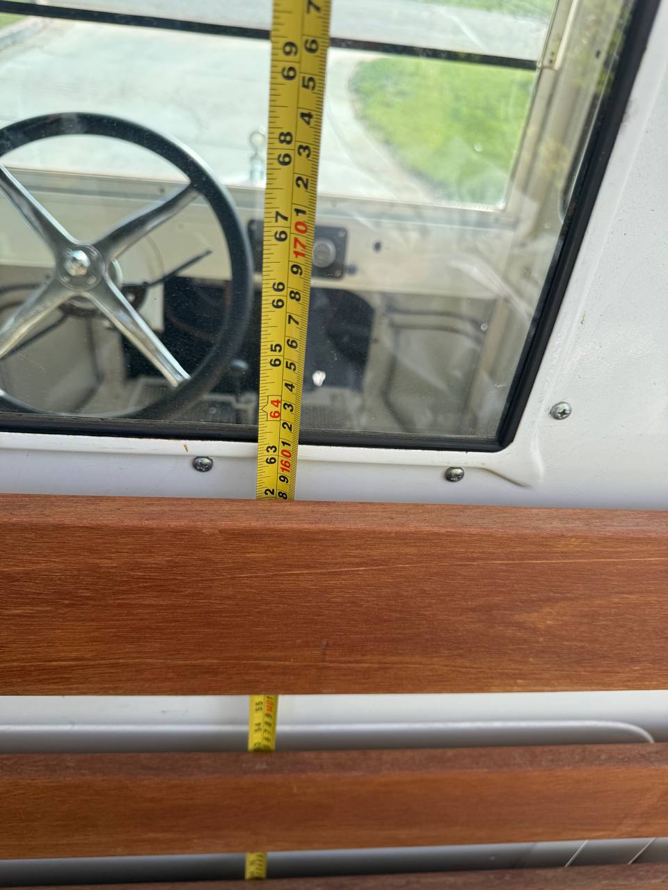 Cab Rear Window Bottom